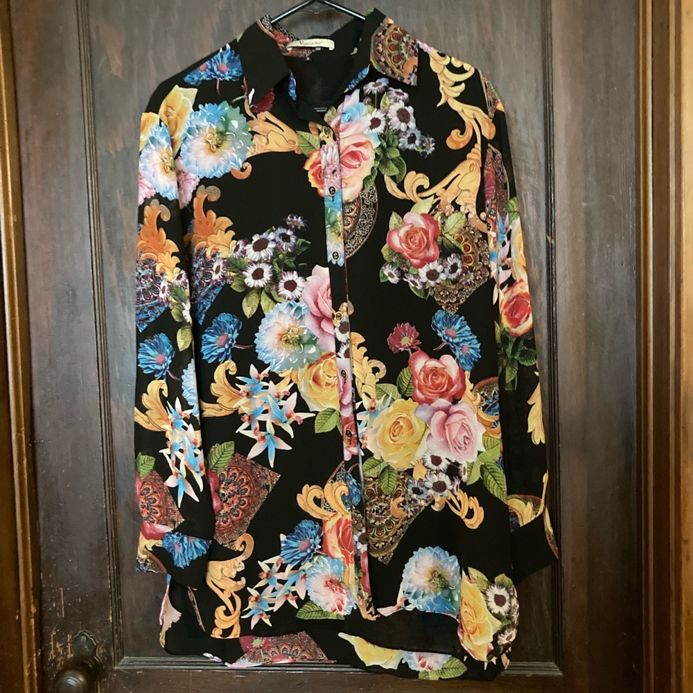 NWOT Vipavadee Wildflower Chiffon Button-up Tunic, size small